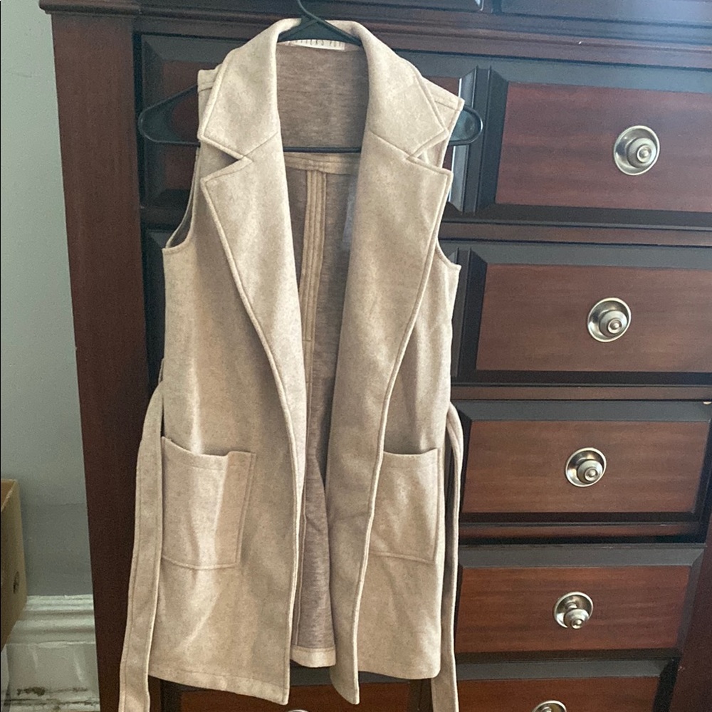 Women's Tan Sleeveless Coat
